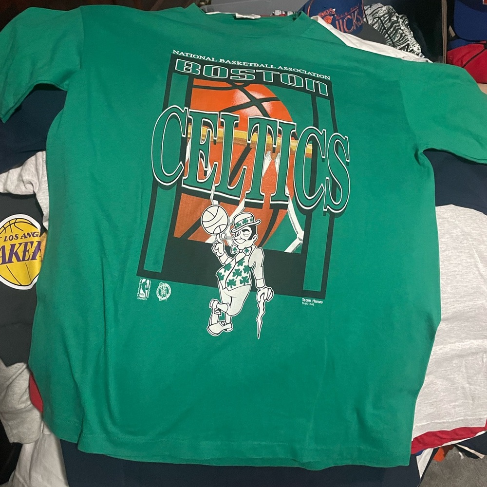 Vintage 90s Boston Celtics tshirt
Size XL great used condition single stitch